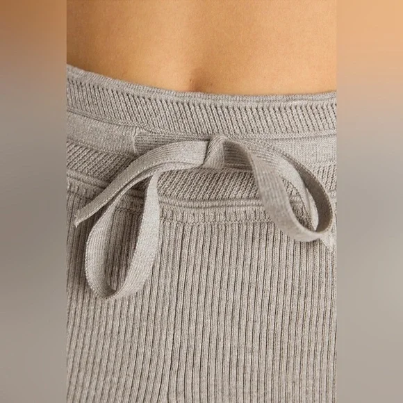 Chic Wide-Leg Gray Women's Pants - Picture 3 of 11